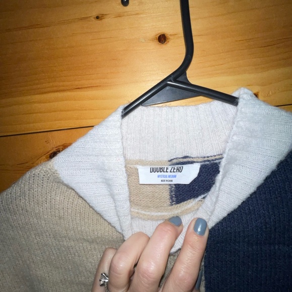 Women’s boutique sweater. onetheland. Size medium - Picture 3 of 3